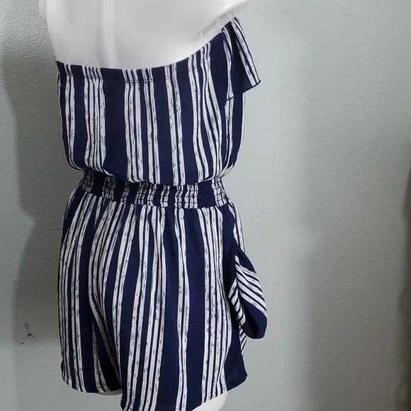 Charlotte Russe Womens Strapless Blue/White Stripe Romper-Ruffle-Pockets-EC-Sz M - Picture 8 of 11